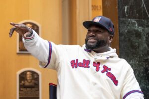 Luis Abinader designa delegacion para exaltacion de david ortiz