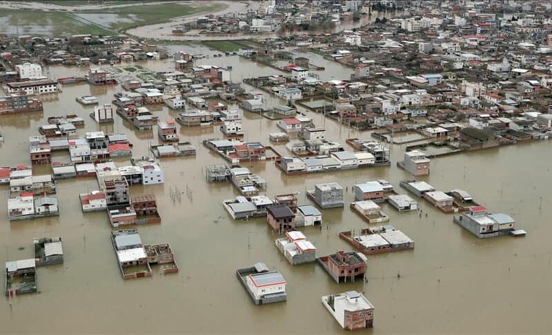 Inundaciones en el sur de Irán dejan al menos 21 muertos