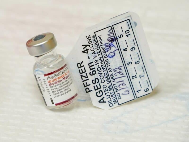 Vacuna contra COVID de Pfizer es 73% efectiva en infantes