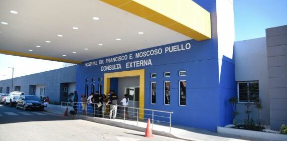 Enfermeras del hospital Moscoso Puello exigen mejores condiciones para su personal