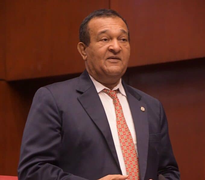 Senador Marte: “Muchos dominicanos son tan estúpidos que se están casando con ilegales haitianas”