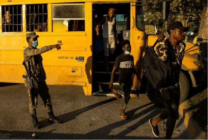 Detienen a 111 migrantes haitianos que intentaron llegar en barco a Bahamas