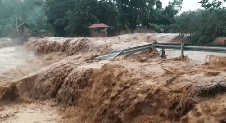 Lluvias por vaguada  afectan Distrito Manabao, en Jarabacoa