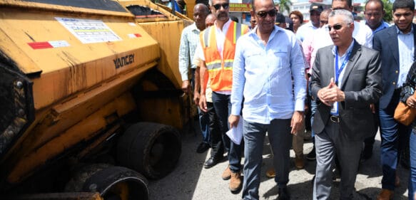 Ministro de Obras Públicas y el alcalde Manuel Jiménez encabezan inicio de un amplio plan de asfaltado en SDE
