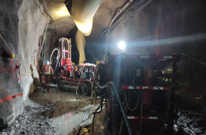 Tuneladora canadiense ya está en labor de rescate de los mineros en Cerro Maimón