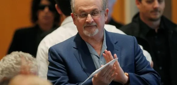 El escritor Salman Rushdie fue apuñalado en el cuello durante una conferencia en Nueva York