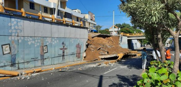 Obras Públicas visita zona de derrumbe en Santiago y toma medidas para restaurar el área