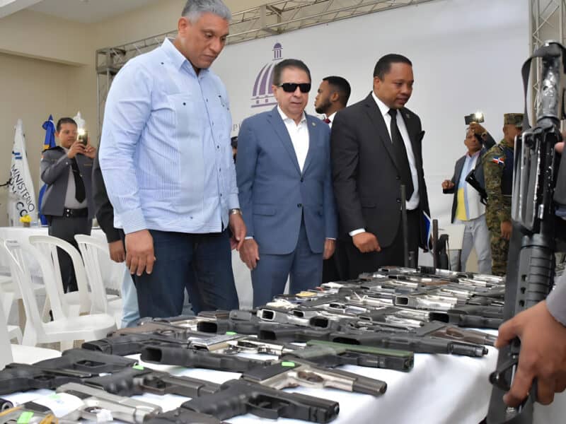 MIP recibe 305 armas de fuego incautadas por comisión de delitos provincia Peravia