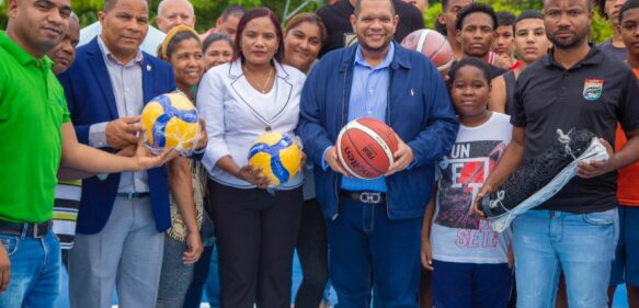 Alcalde Carlos Guzmán entrega anhelada cancha de básquetbol en Urbanización El Paso
