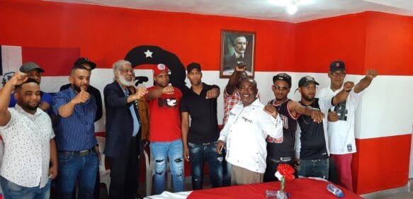 Movimiento Rebelde juramenta decena de jóvenes en SDN