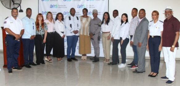 AES Dominicana y la Alcaldía de La Caleta apoyan emprendedores de esa comunidad