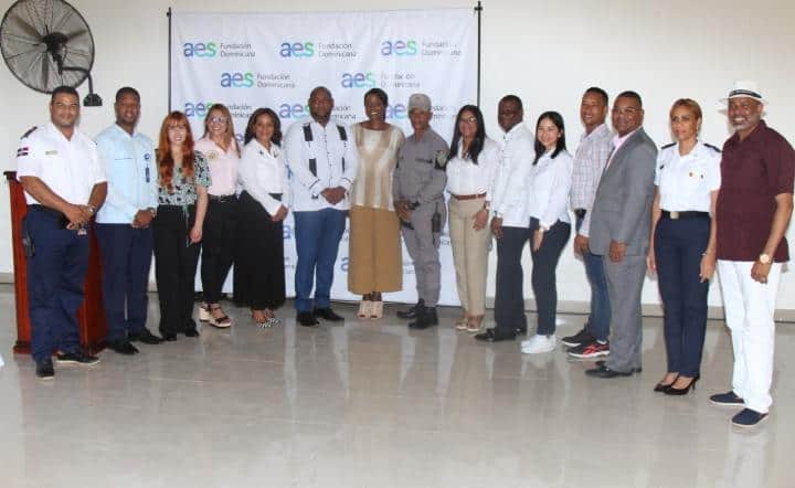 AES Dominicana y la Alcaldía de La Caleta apoyan emprendedores de esa comunidad