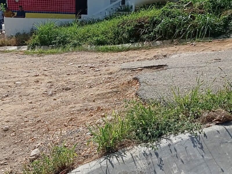 Piden a Obras Públicas reparar calle destruida para construir canaletas en comunidad de Veragua
