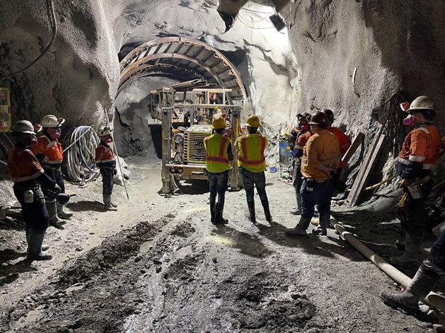 Mineros atrapados en Maimón están de buen ánimo; continúan labor de rescate