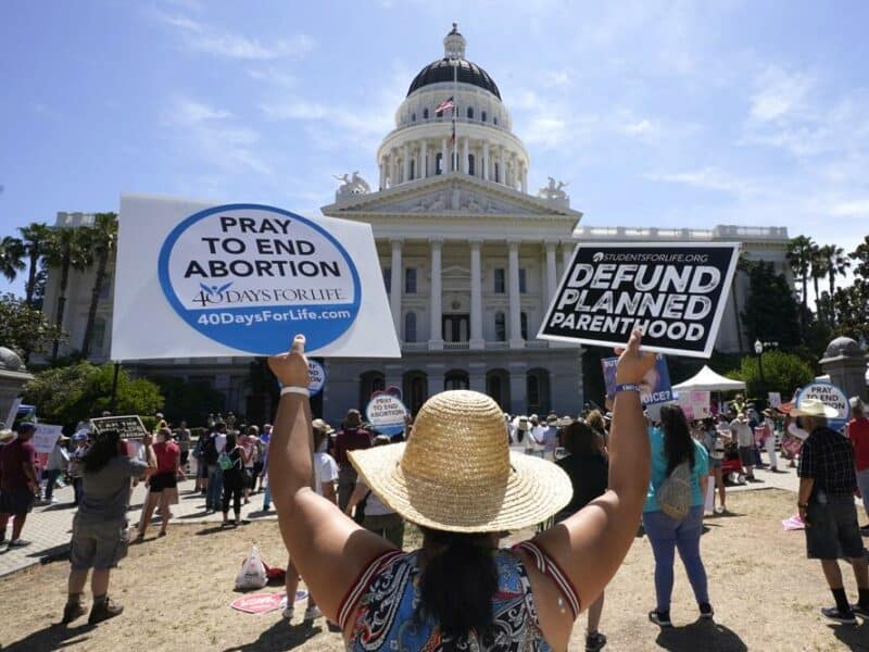 California aprueba propuestas para facilitar acceso a aborto