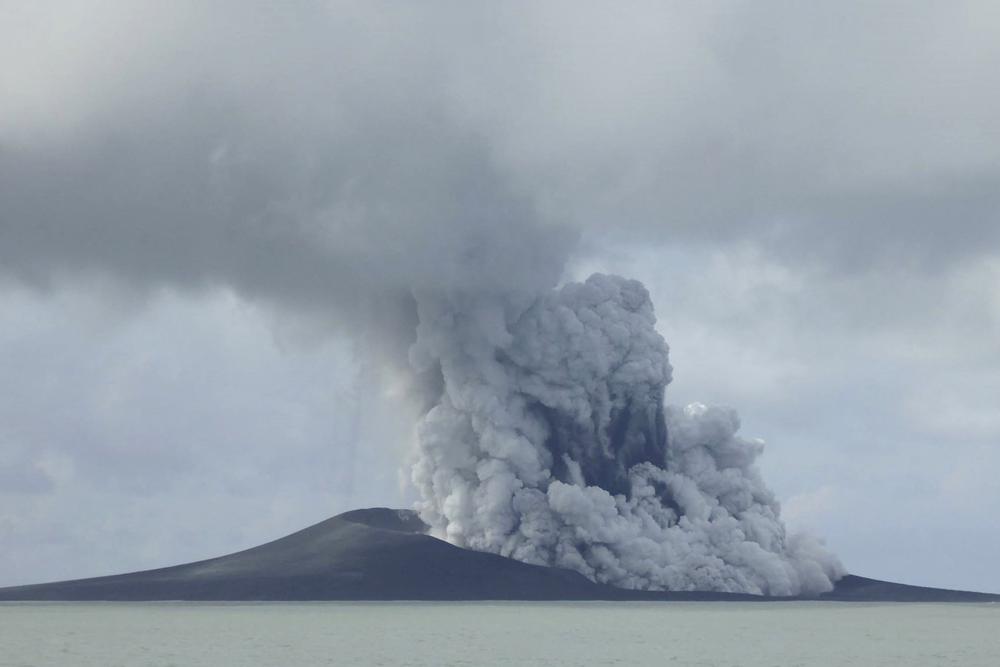 La explosión del volcán Tonga fue inusual, incluso podría calentar la Tierra