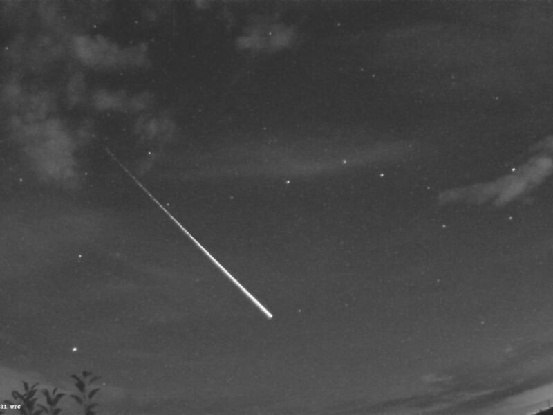 ¿Meteoro o basura espacial?: Captan una bola de fuego en el cielo de Escocia e Irlanda del Norte