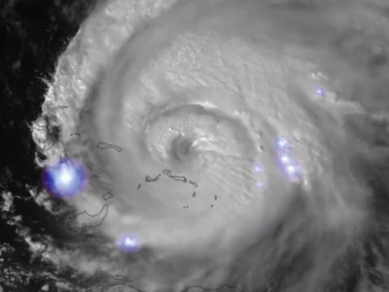 Huracán Fiona se intensifica a categoría 4 a medida que se acerca a las Bermudas