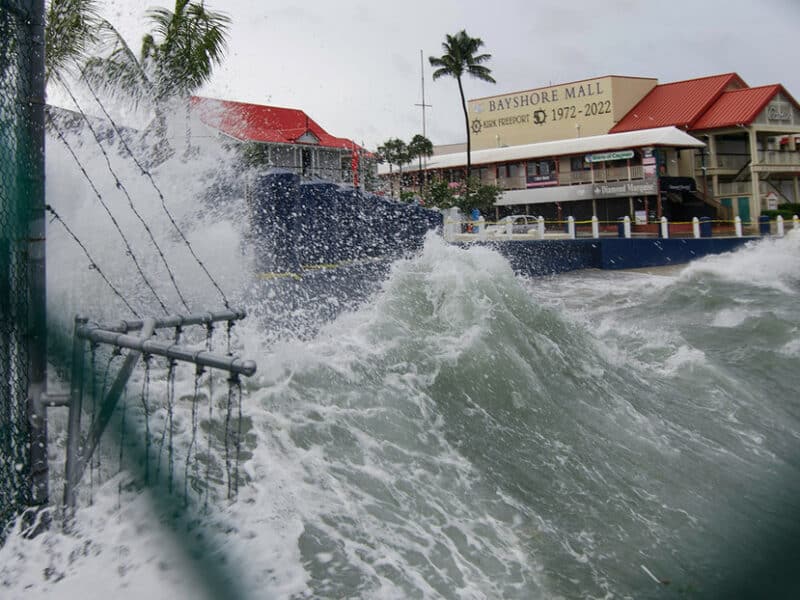 Ian se convierte en un “gran huracán” de categoría 3 y toca tierra en Cuba