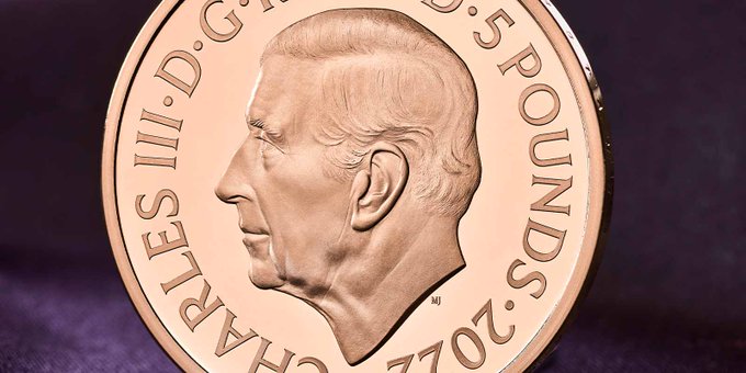 Presentan primeras monedas con el retrato del rey Carlos III