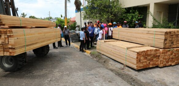 Gobierno realiza operativo reparación de 300 casas afectadas por huracán en Ramón Santana