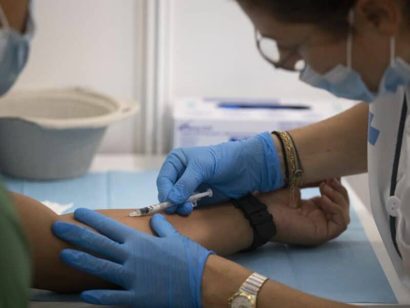 Estados Unidos impulsa la vacunación sin cita para frenar la viruela del mono