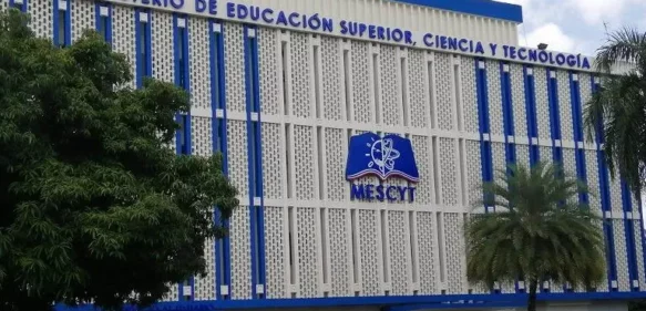 Mescyt anuncia suspensión de docencia universitaria ante posible llegada al país de la tormenta tropical Fiona