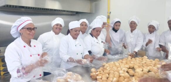 INFOTEP produce en sus talleres miles de raciones de pan para sectores vulnerables, afectados por el huracán Fiona