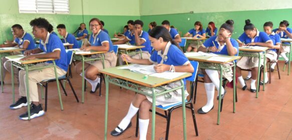 ADP revela faltan 52% de personal docente, administrativo y de apoyo en 18 regionales del país