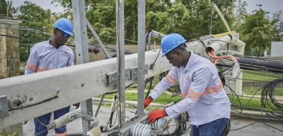 CEPM trabaja para restablecer servicio eléctrico tras huracán Fiona