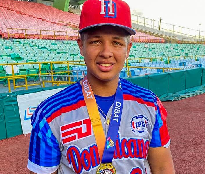 Escogen juvenil receptor de ascendencia dominicana en escuela de béisbol y altos estudios Bloomfield College
