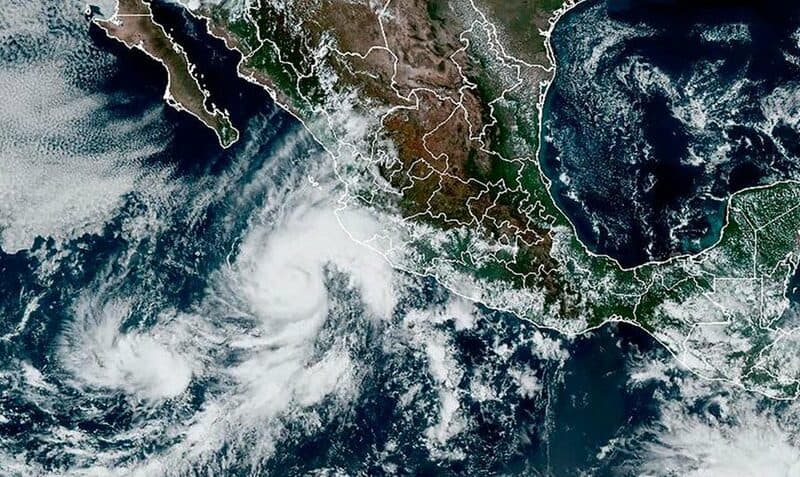 Orlene se convierte en huracán categoría 4 frente a costas mexicanas del Pacífico