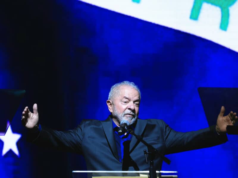 Lula vence en una primera vuelta de infarto y enfrentará a un Bolsonaro duro de roer