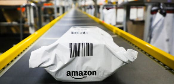 Demandan a Amazon por vender un químico mortal utilizado por adolescentes para suicidarse