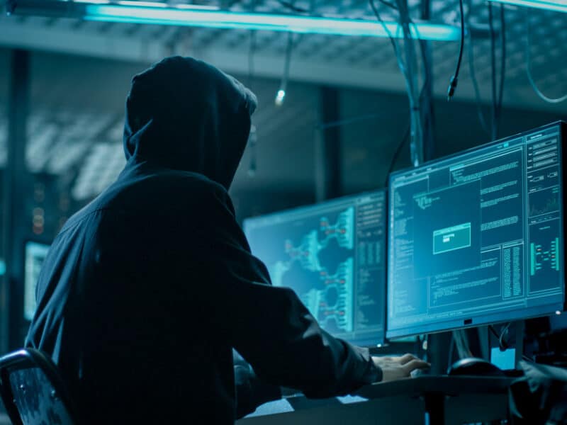 “Hacker” logra quedarse con la mitad de los 100 millones de dólares robados a una plataforma de criptodivisas