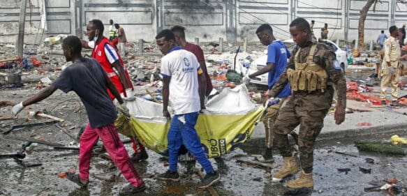 Explosión de dos coches bomba en Somalia se salda con decenas de muertos