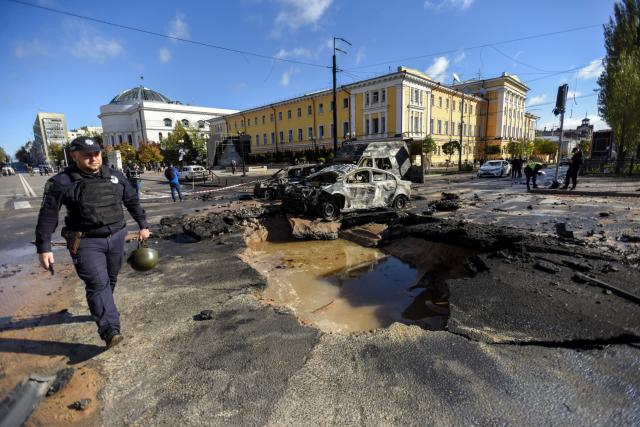 Al menos ocho muertos y 24 heridos en bombardeo ruso contra Kiev