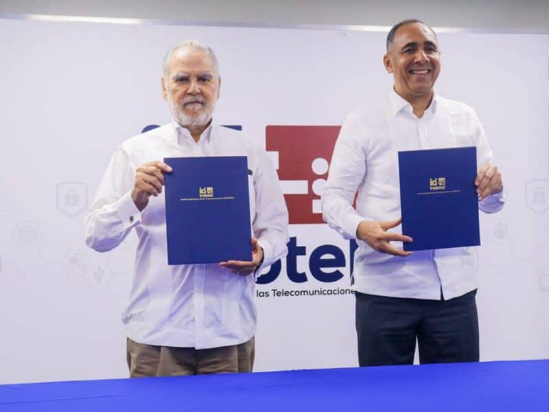 Medio Ambiente e Indotel firman acuerdo donde el Instituto de Telecomunicaciones cede locales para monitoreo y control en Calderas, Baní