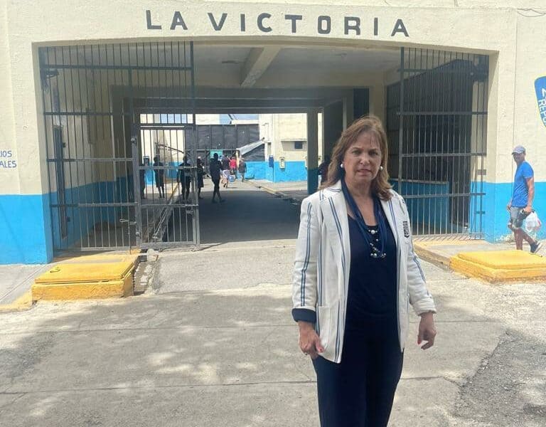 Fundación Mujeres por la Educación inaugura escuela universitaria en Penal de La Victoria