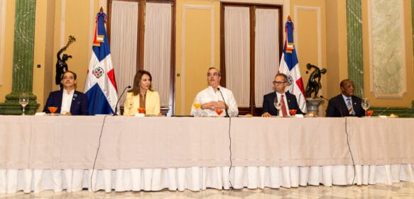 Presidente Luis Abinader encabeza acto de celebración del Día Nacional del Poeta