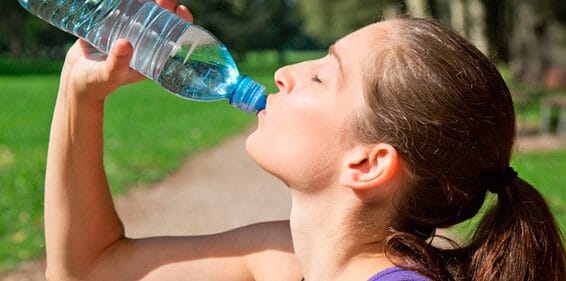 Conoce los beneficios e importancia de beber agua