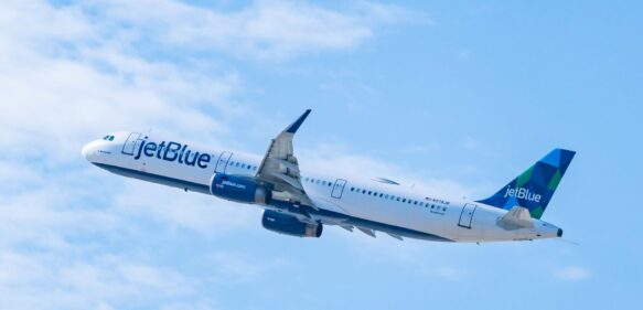 JetBlue anuncia nueva opción para vacacionar; promete solución a retrasos en vuelos