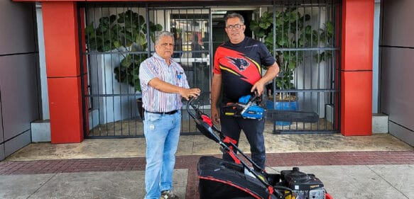Dirección Provincial de Deportes MIDEREC-Santiago recibe donación de podadora de césped y motosierra