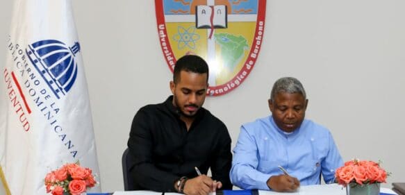 Ministro de la Juventud firma convenio con la UCATEBA