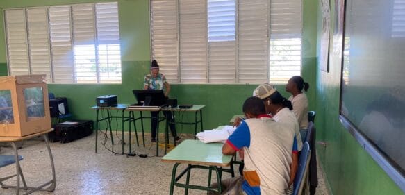 Tímida la presencia de votantes en el Liceo Pedro Aponte de SDO
