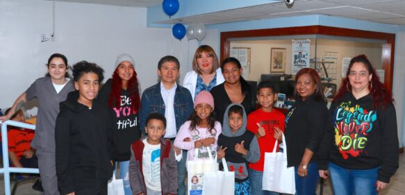 Dra Simó realiza evento entrega útiles escolares a residentes en El Bronx 