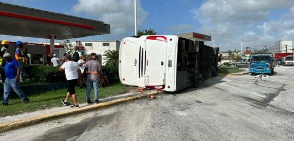 Reportan tres muertos y varios heridos tras vuelco de autobús en la carretera Bávaro-Miches