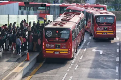 Asesinan a un menor en un autobús en Bogotá por pisar a un pasajero armado