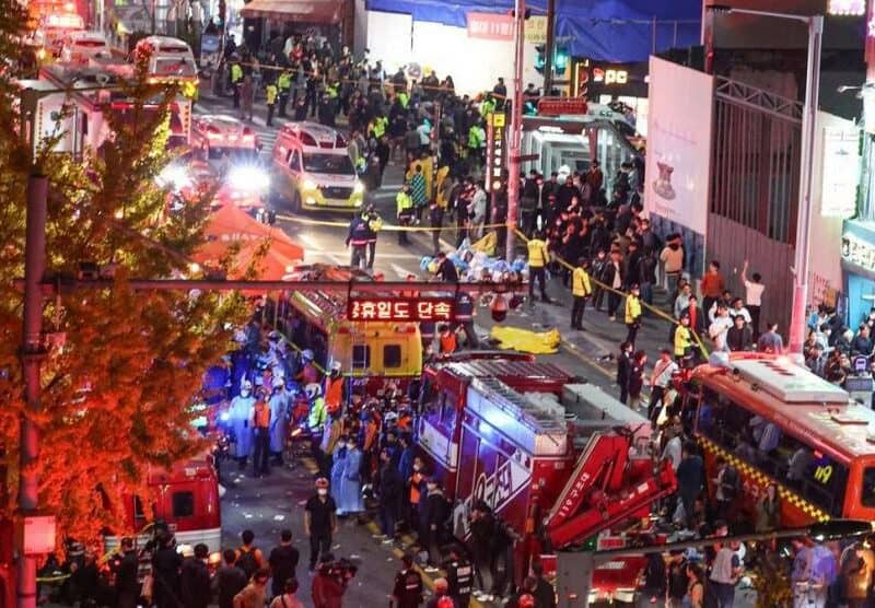 Declaran luto nacional en Corea del Sur por los fallecidos en una estampida en Seúl