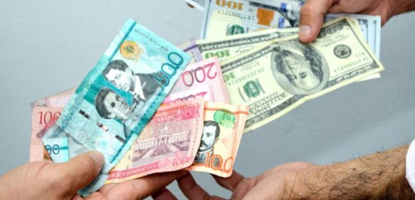 Peso dominicano se mantiene invariable frente al dólar a 53.74